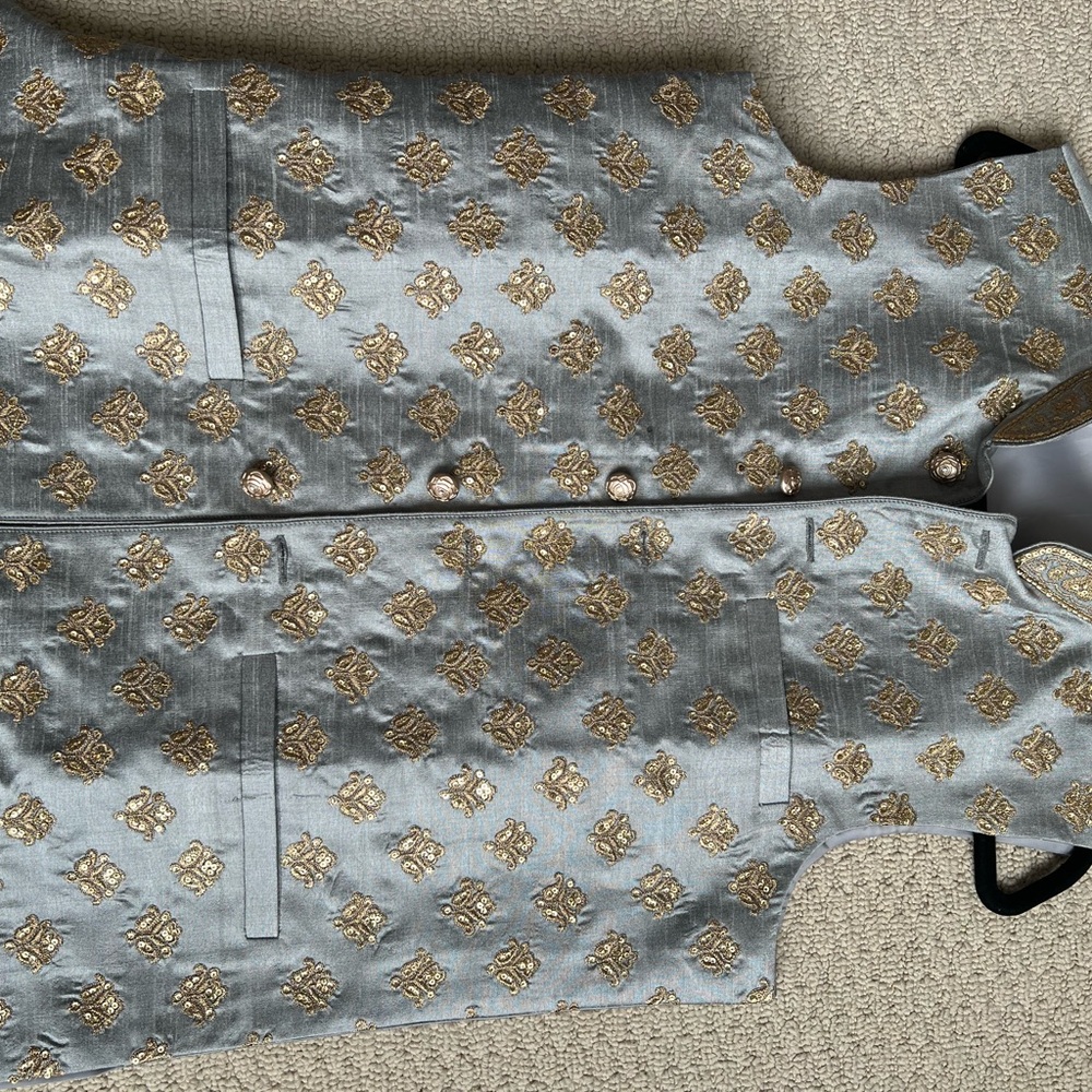 Men Vest in silk and embroidered